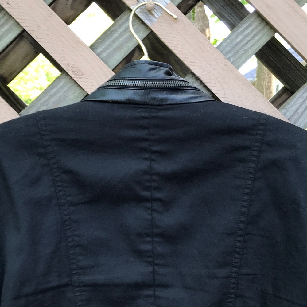 Stylish Lightweight Black Jacket - image 5